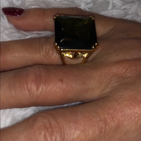 💍Women’s ring  green stone - Picture 2 of 2